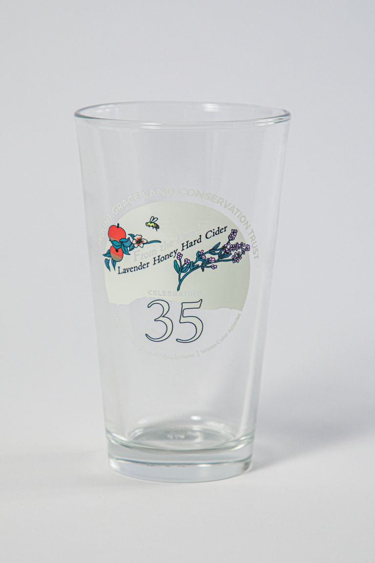 Pint glass with design