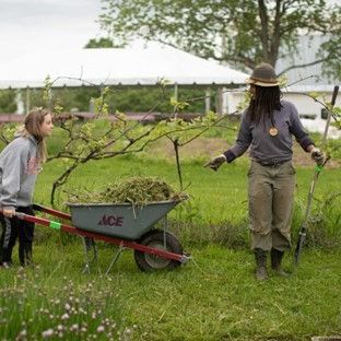 Carmen Mouzon of The Farm School working with youth. Photo Credit: Erik Jacobs